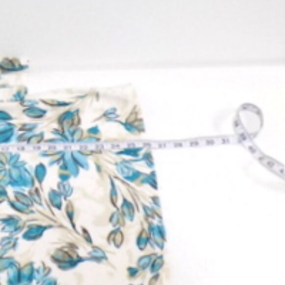 Karen Scott Women’s Blue & White Floral 3/4 Sleeve V-Neck Top – Size: 1X - Picture 8 of 10